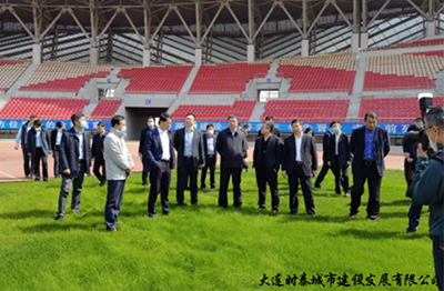 為承辦好足球相關(guān)賽事 大連普灣體育場、大連市青少年足球訓(xùn)練基地 積極進(jìn)行升級(jí)改造工作